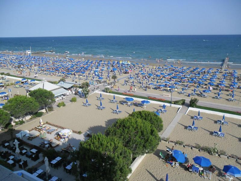 Hotel La Bussola Lido di Jesolo Eksteriør bilde