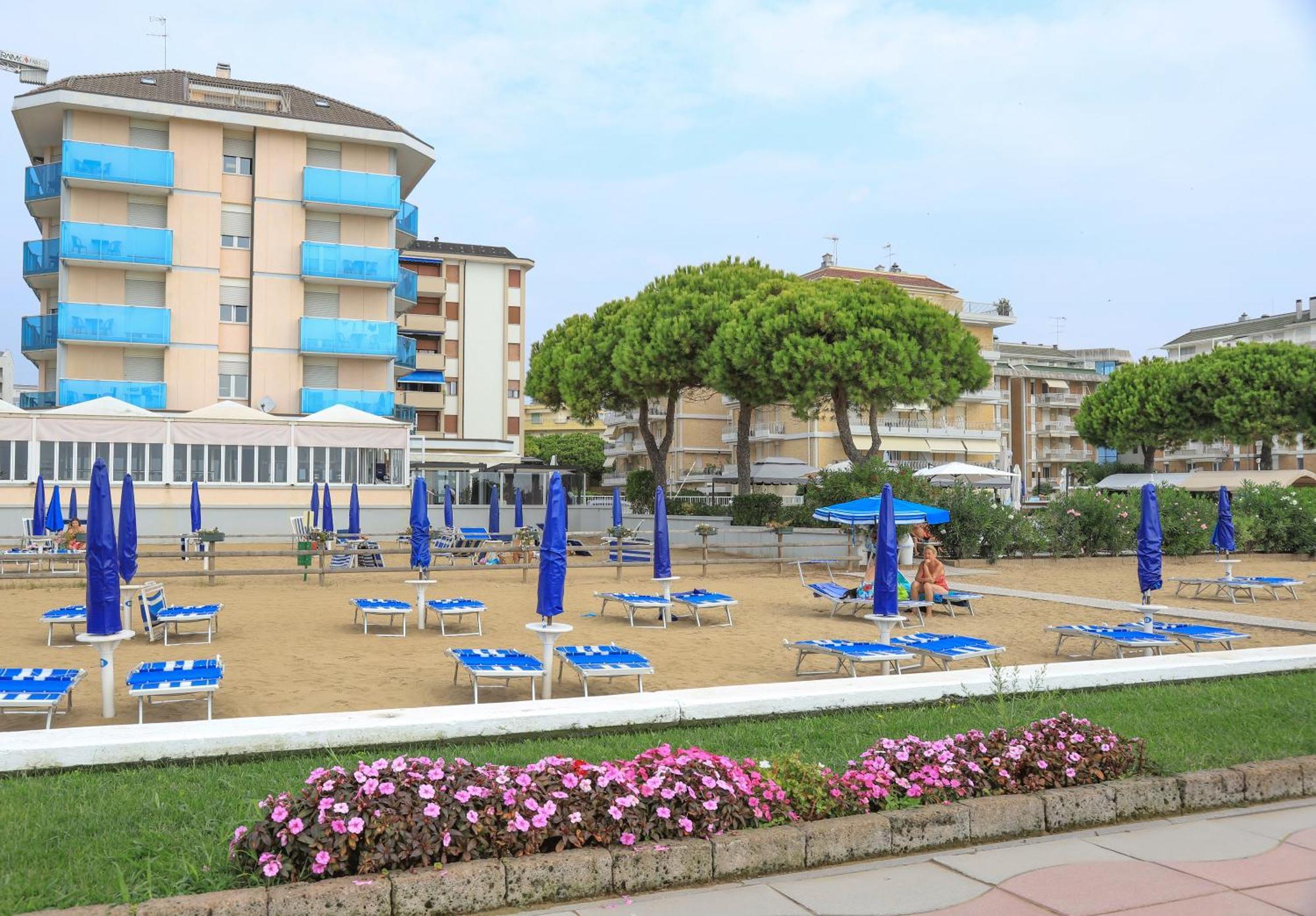 Hotel La Bussola Lido di Jesolo Eksteriør bilde