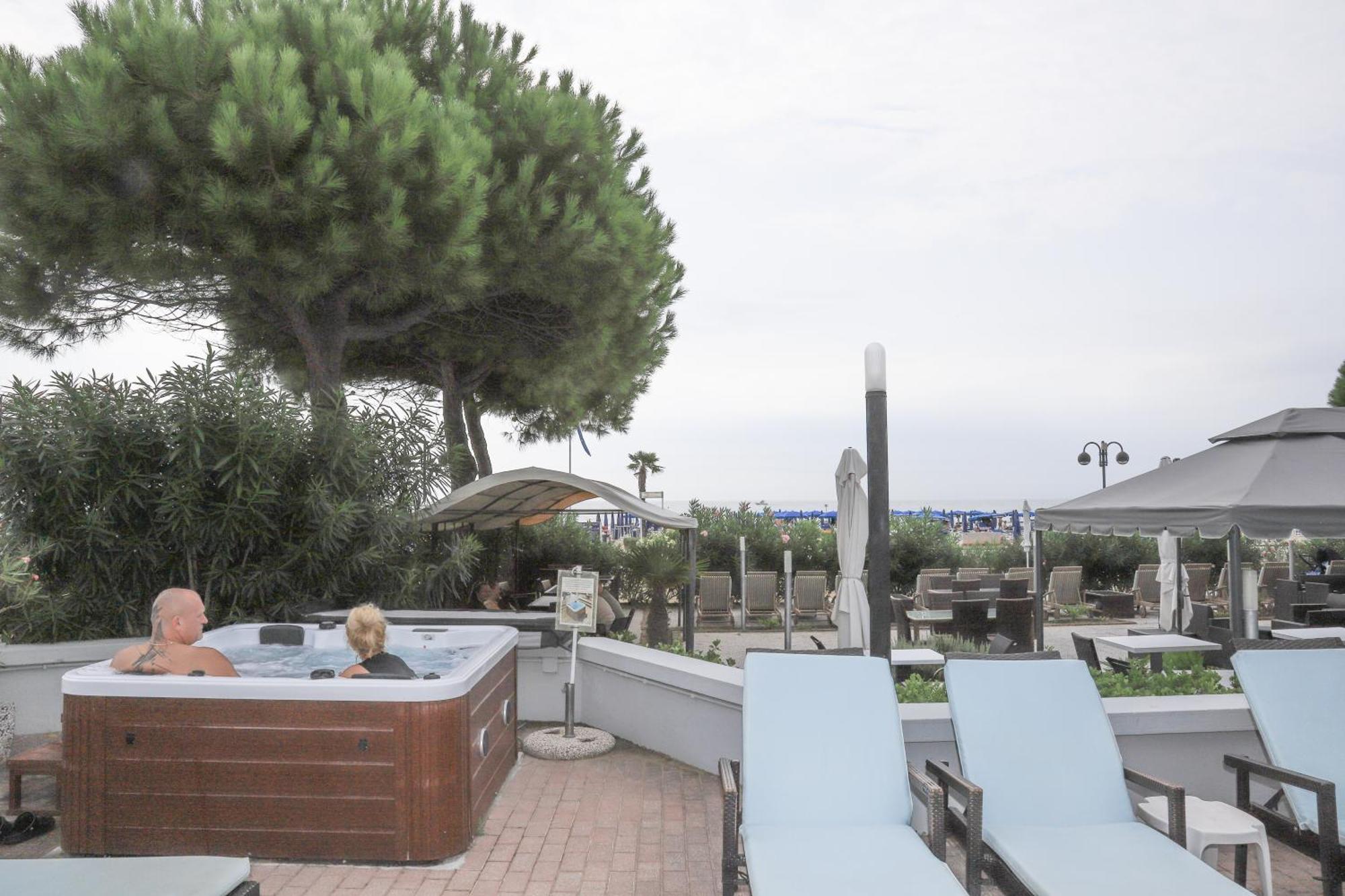 Hotel La Bussola Lido di Jesolo Eksteriør bilde