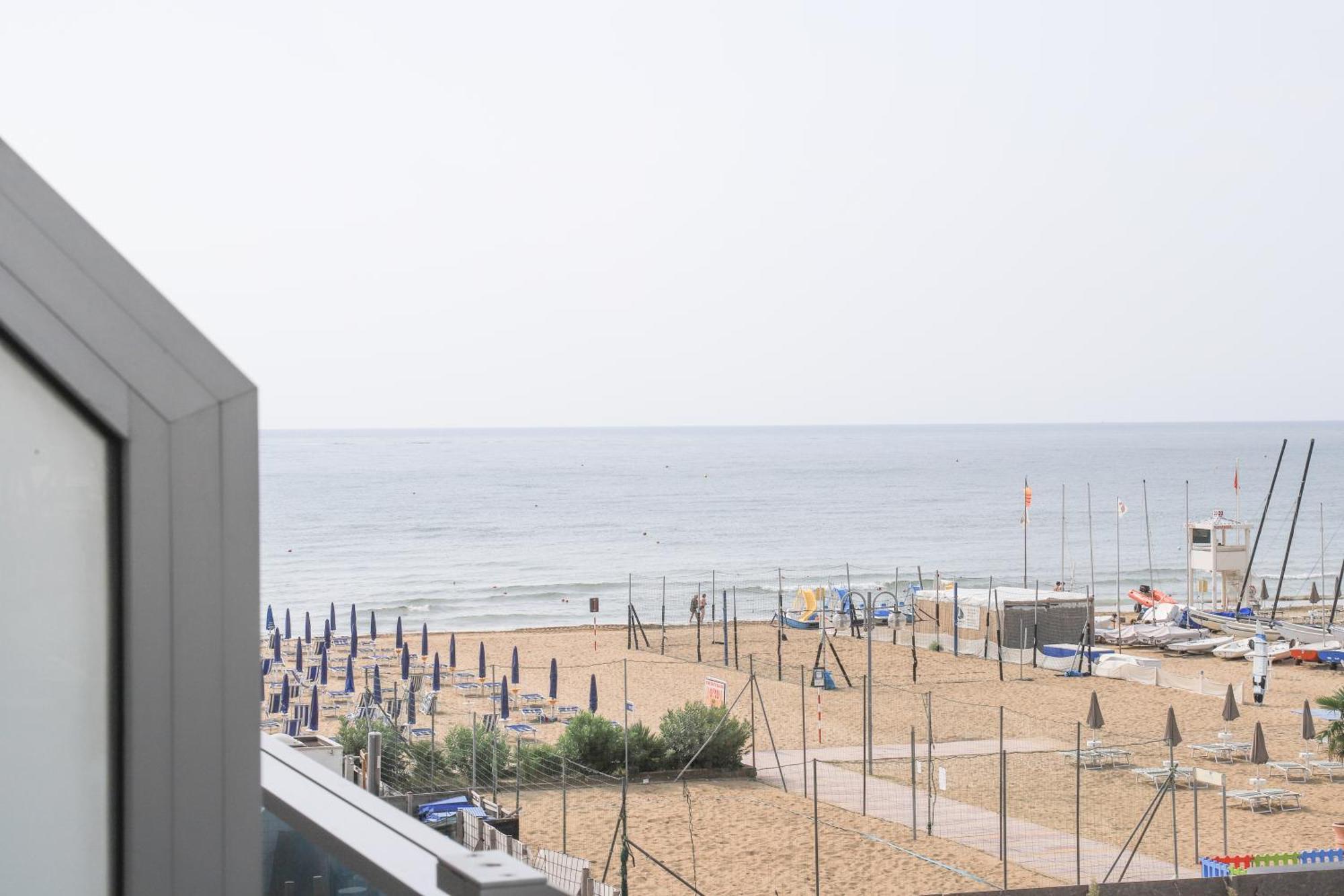 Hotel La Bussola Lido di Jesolo Eksteriør bilde
